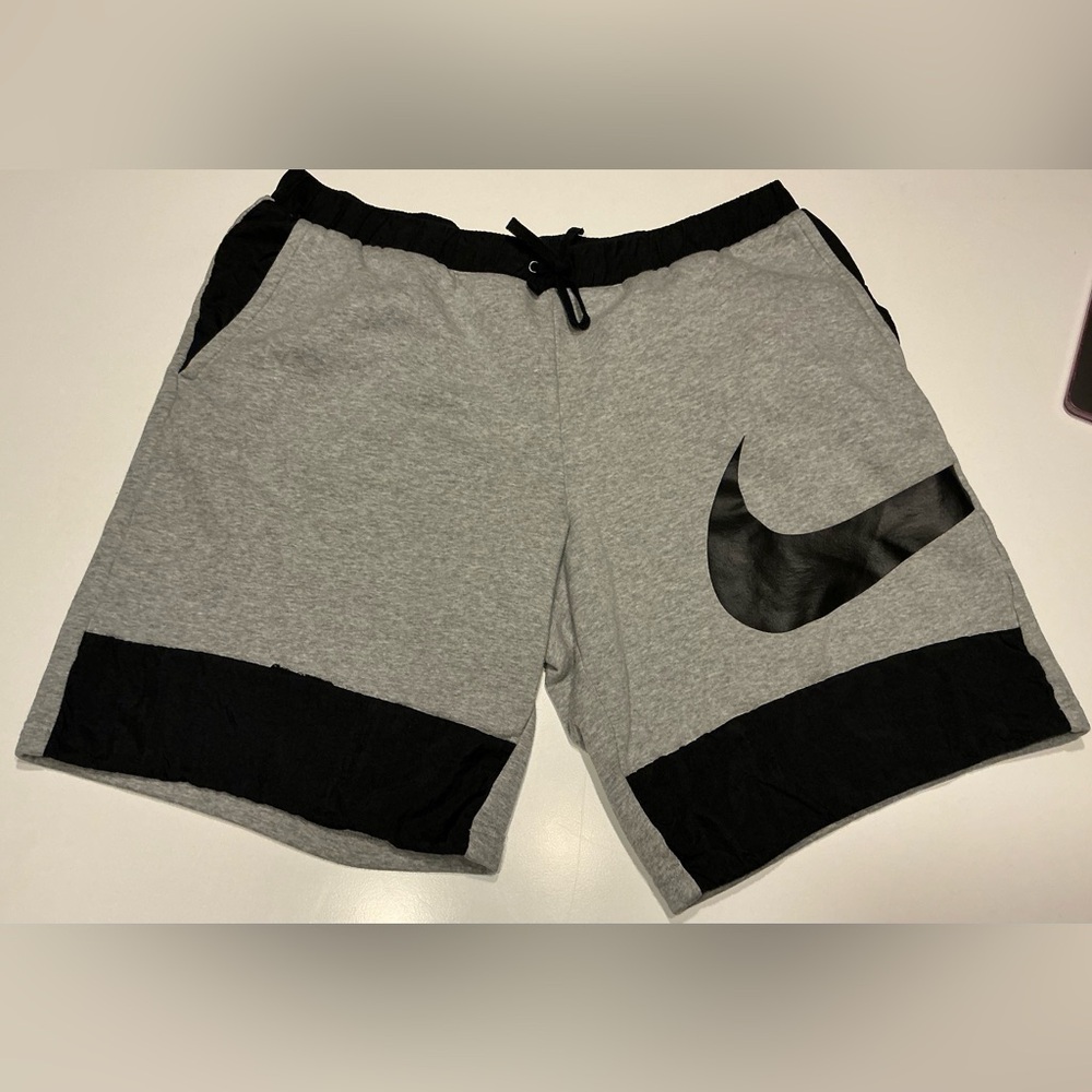 Nike Men's Athletic Shorts in Gray and Black